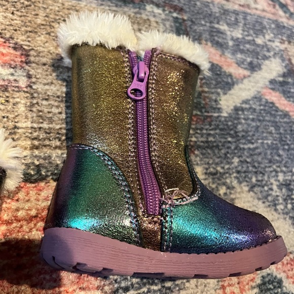 Cat & Jack Toddler Girls' Katrina Fashion Boots Iridescent Size 5 - Picture 3 of 7